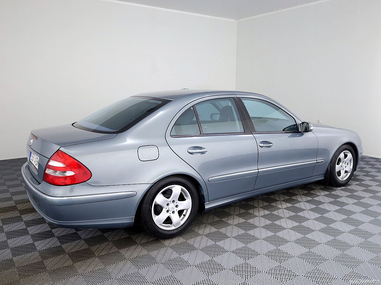 Mercedes-Benz E200 | 2
