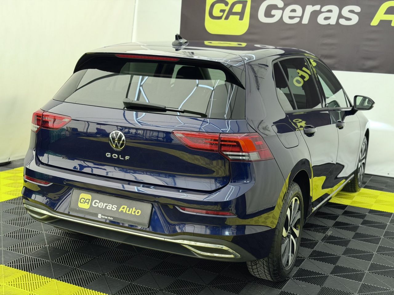 Volkswagen Golf | 3