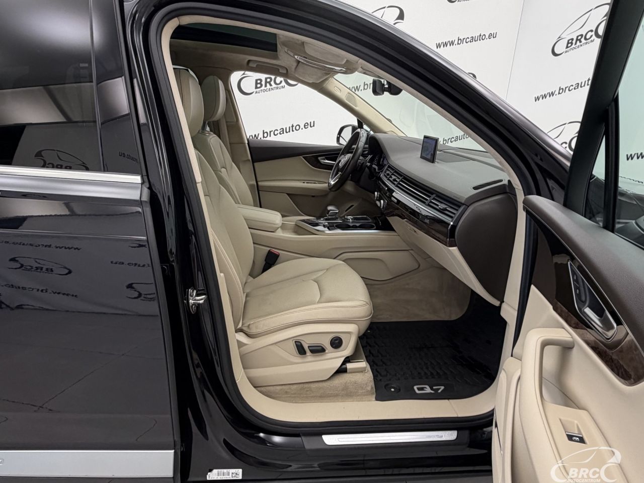 Audi Q7 | 3