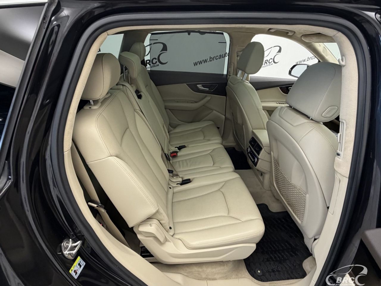 Audi Q7 | 10