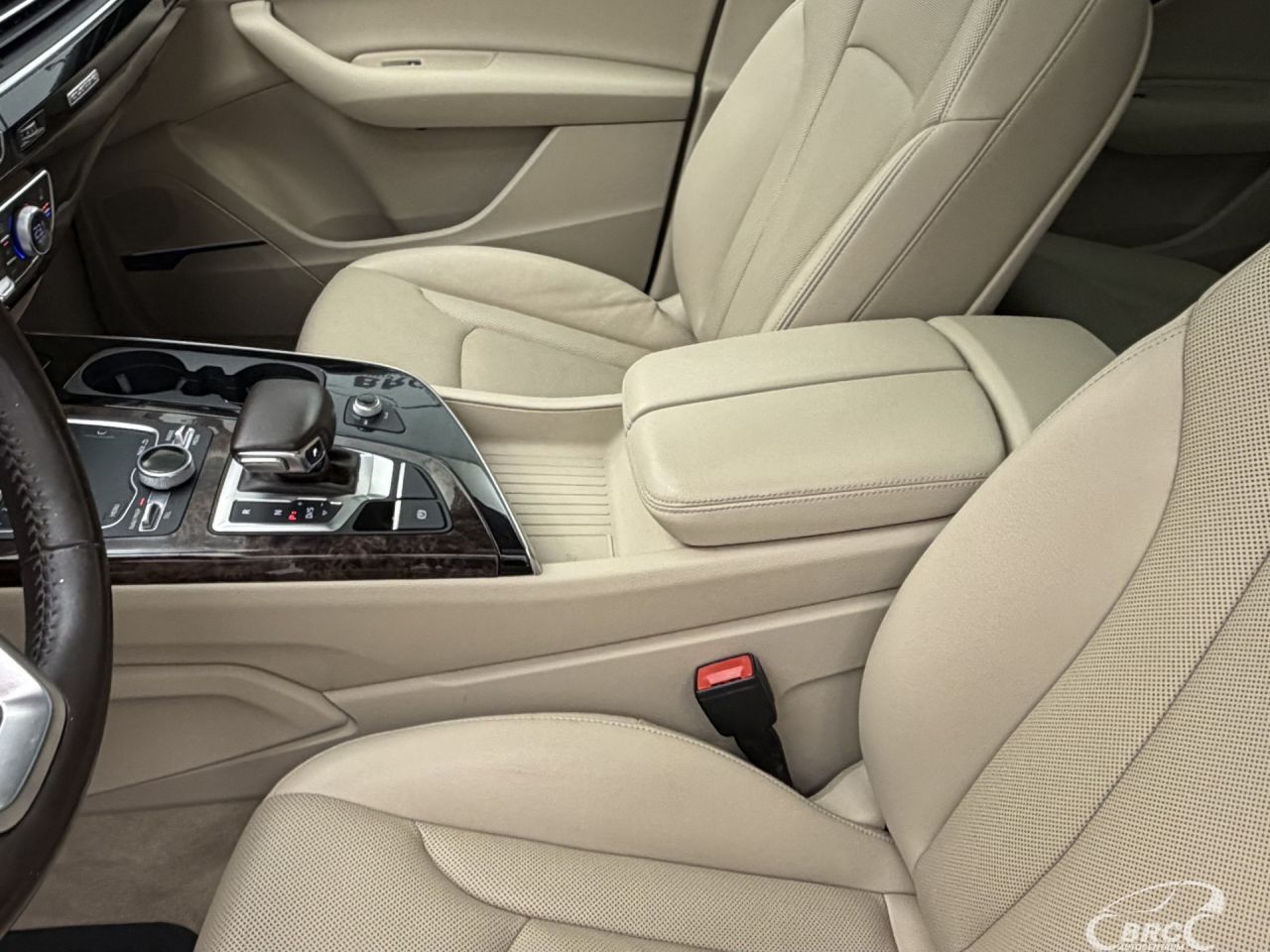 Audi Q7 | 26