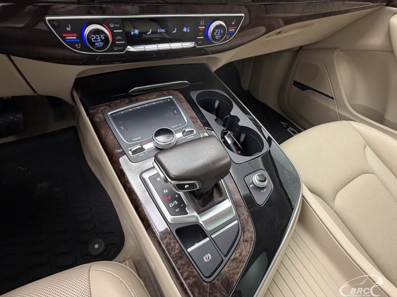 Audi Q7 | 29