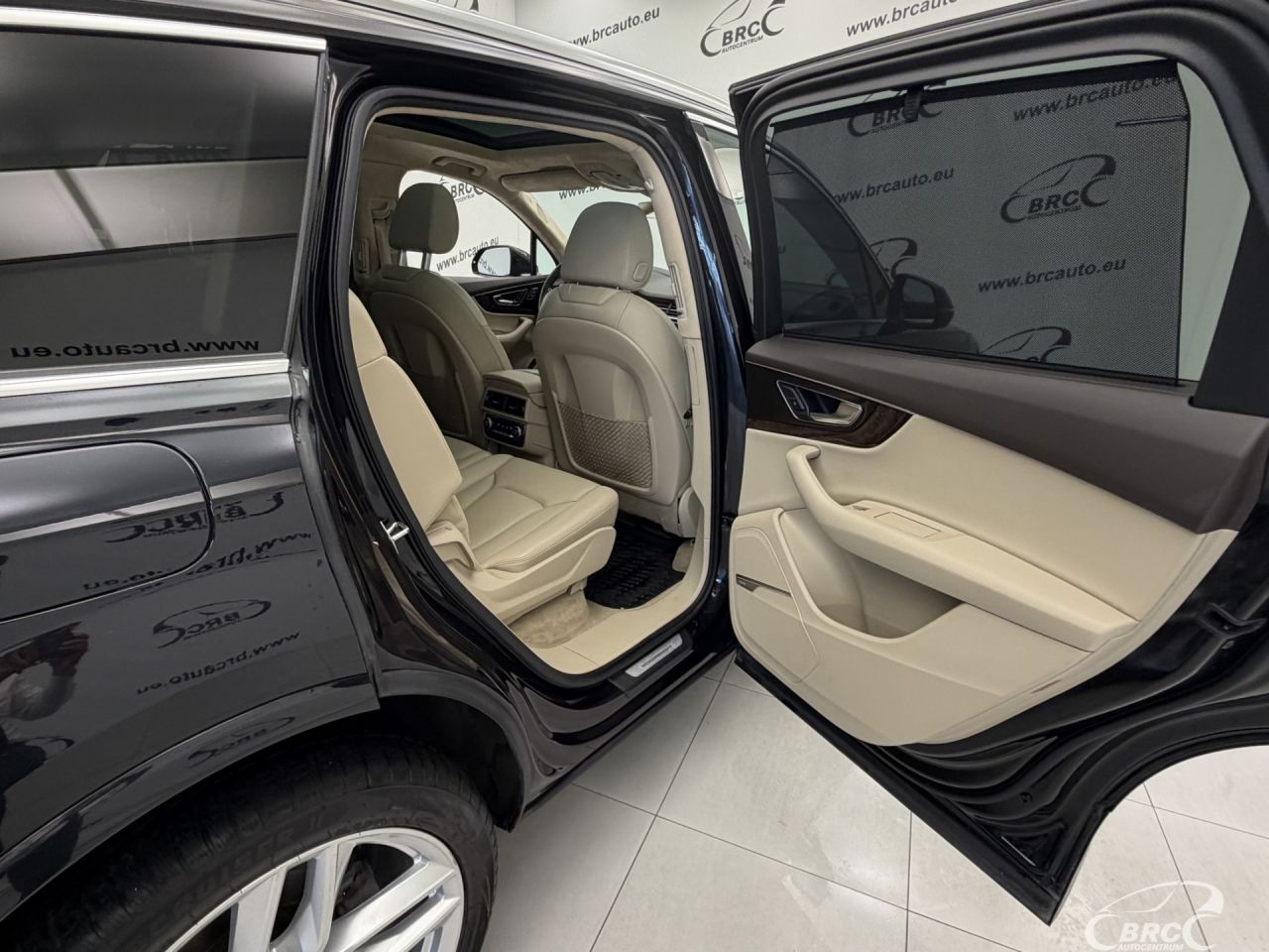 Audi Q7 | 12