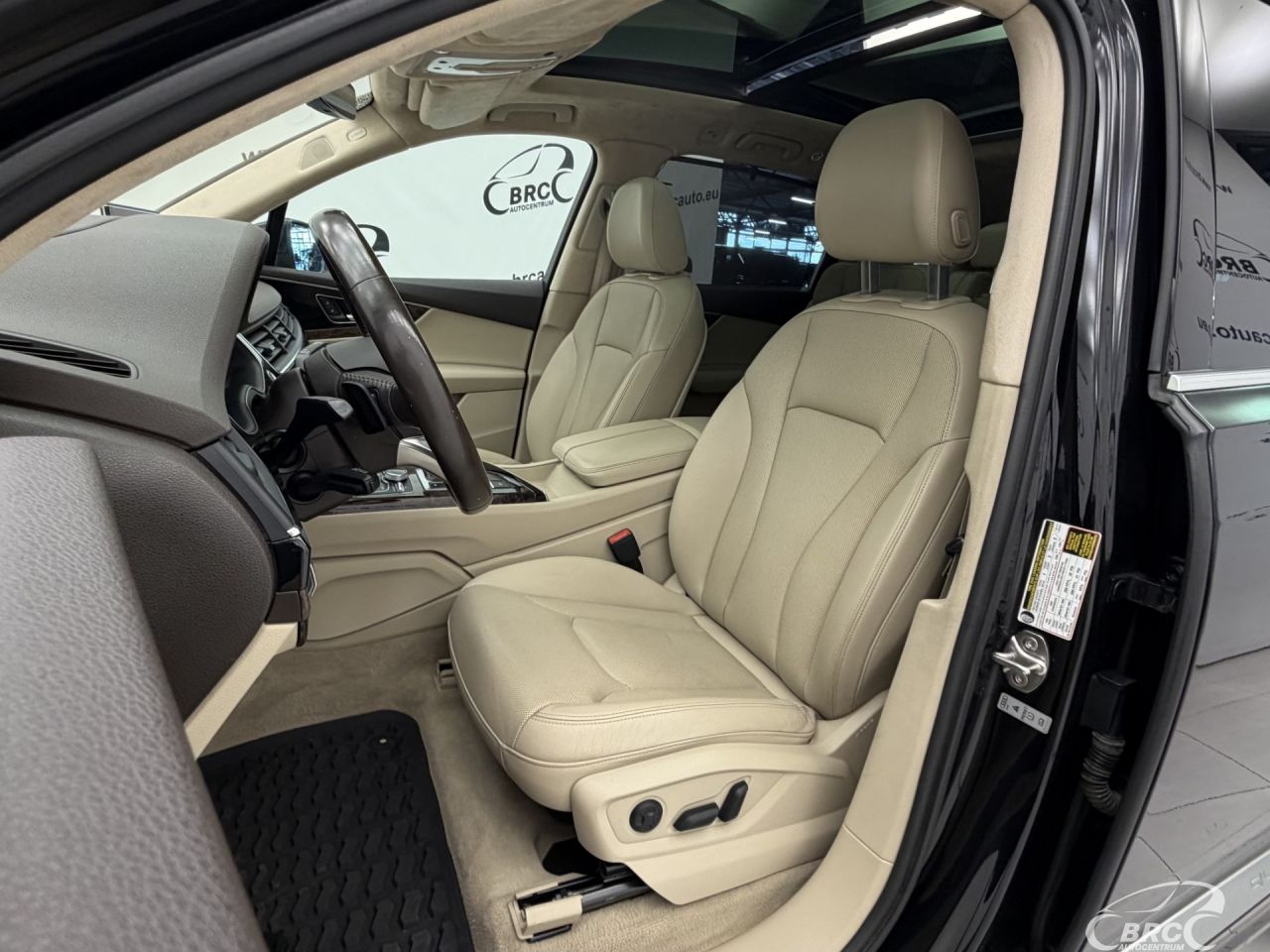 Audi Q7 | 25