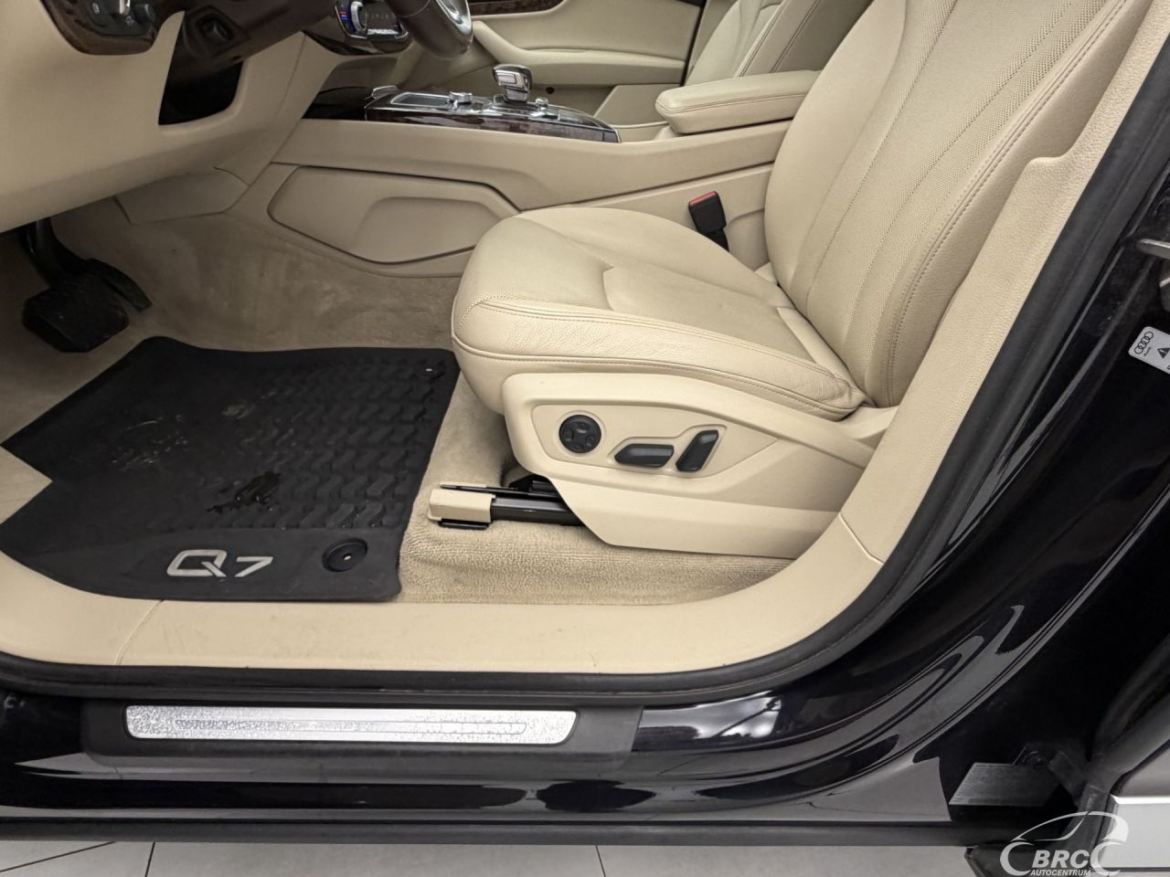 Audi Q7 | 24