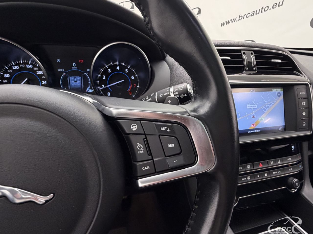 Jaguar F-Pace | 32