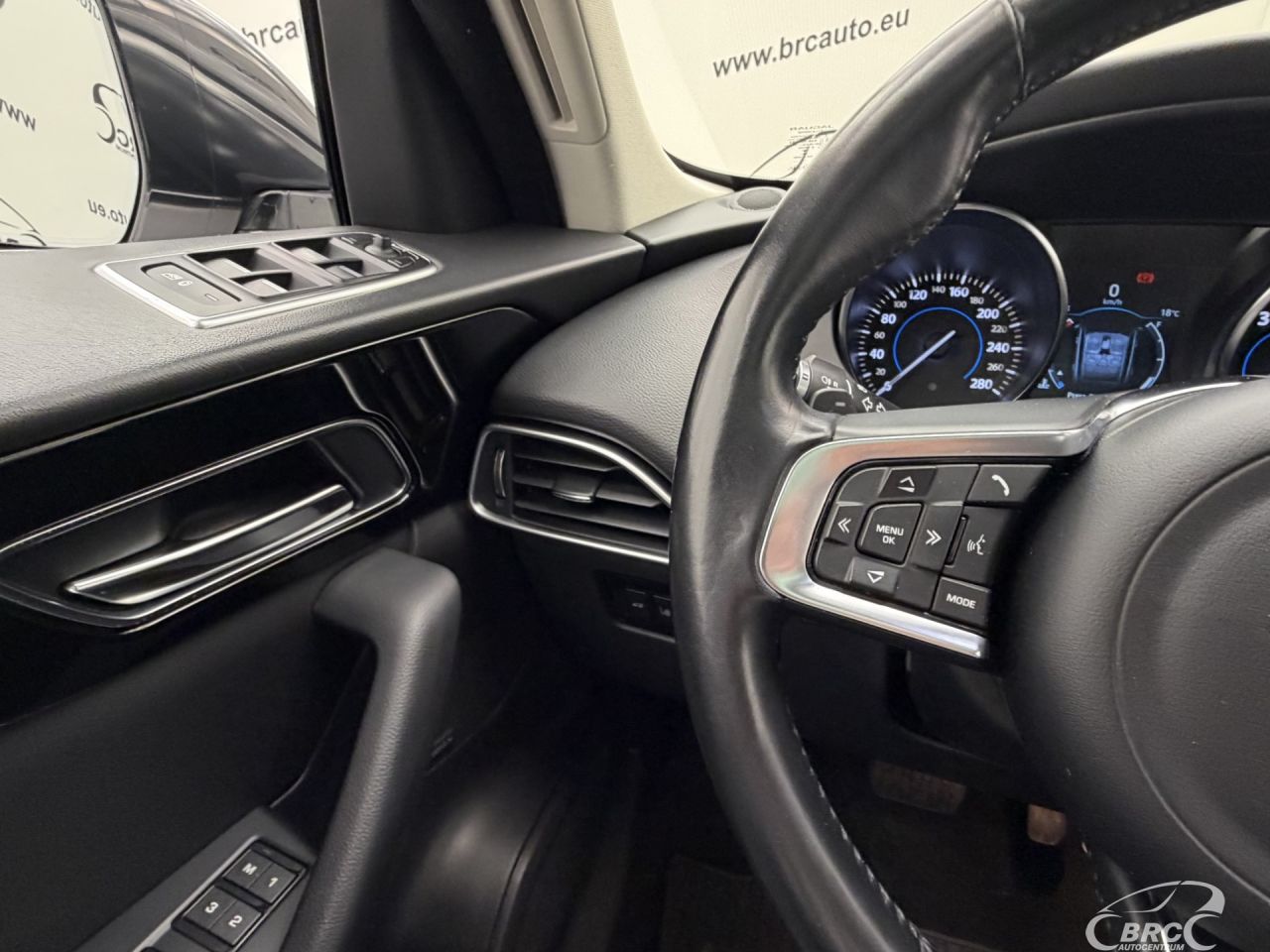 Jaguar F-Pace | 33
