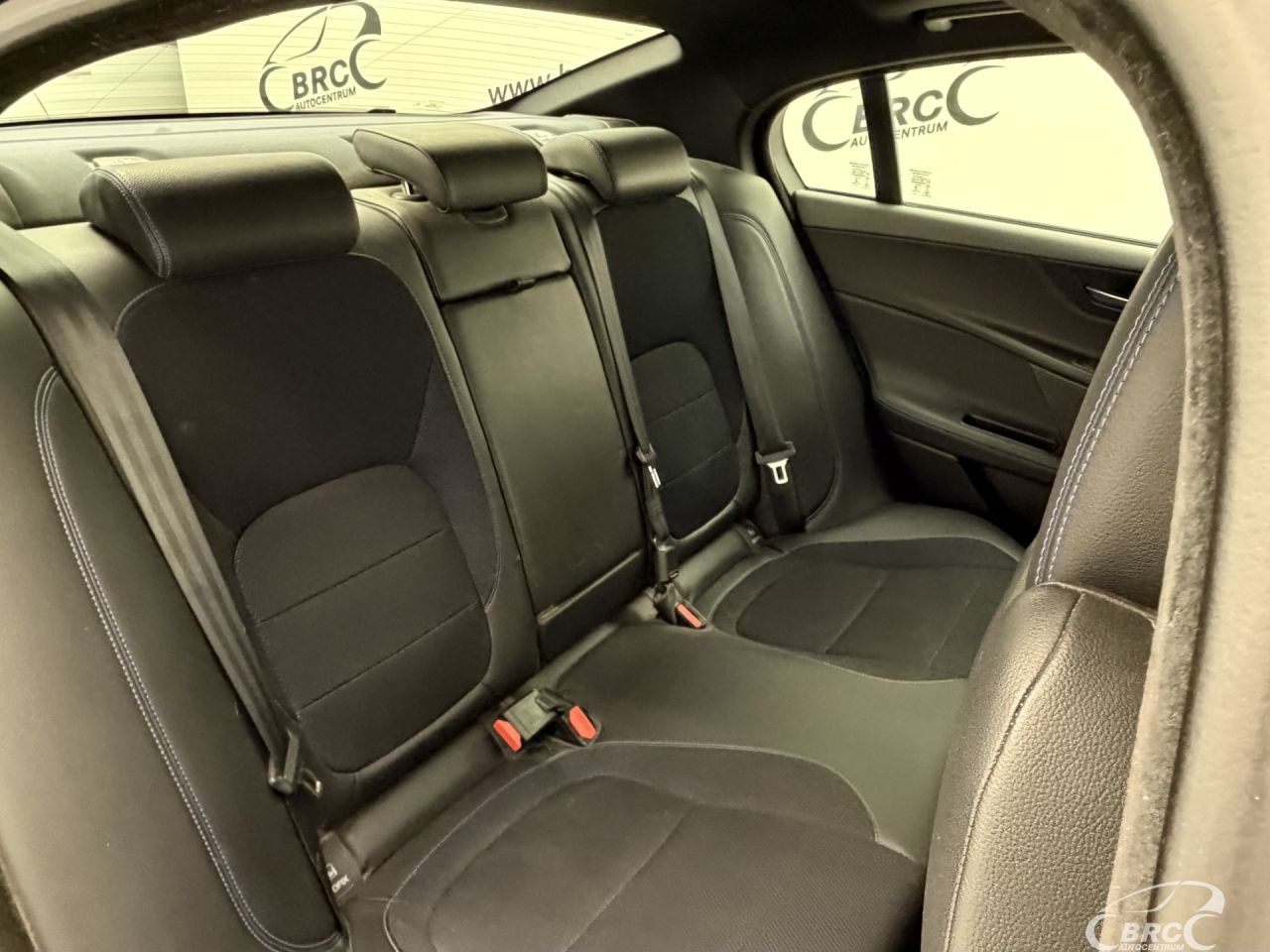 Jaguar XE | 12