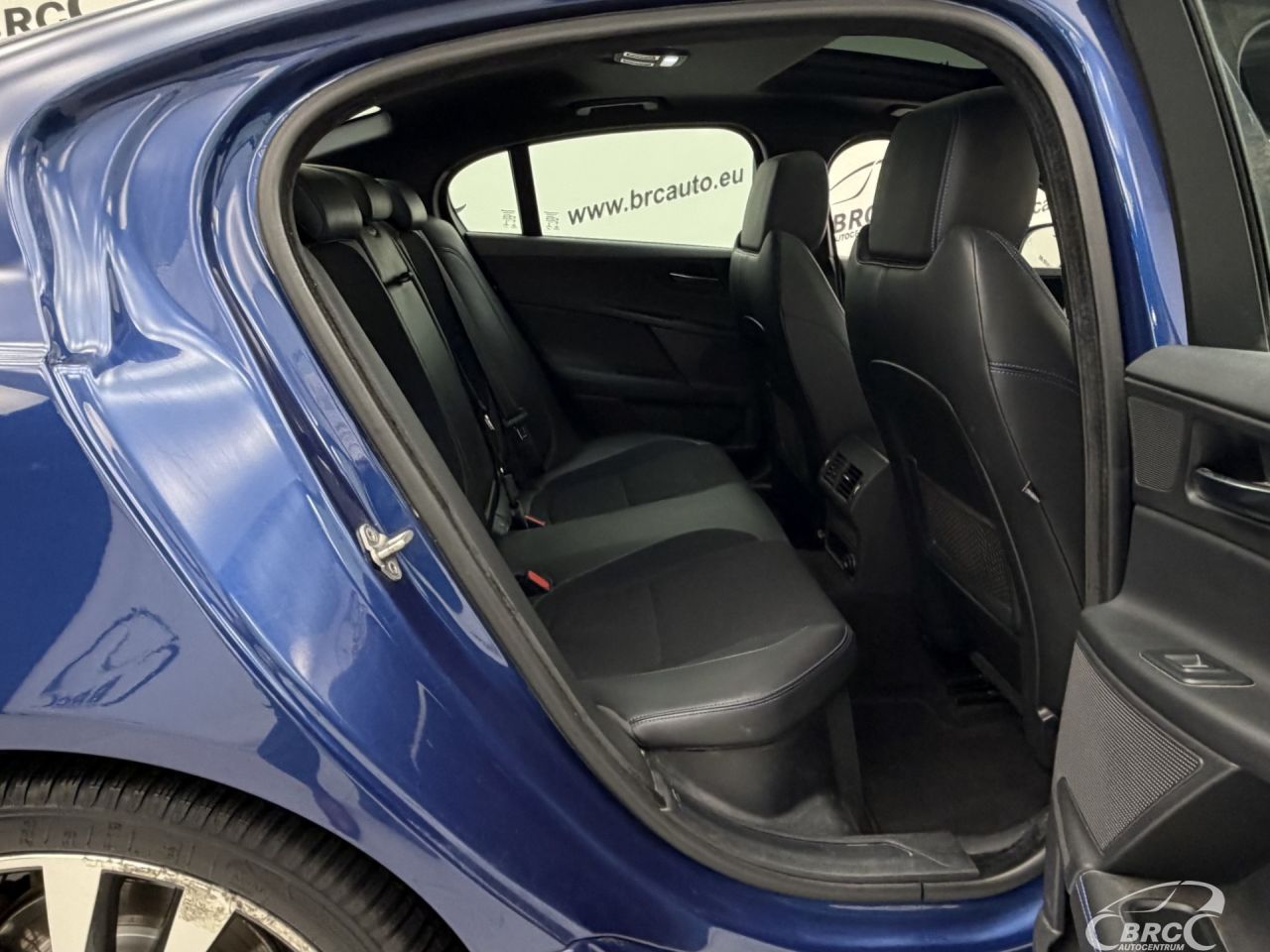 Jaguar XE | 10