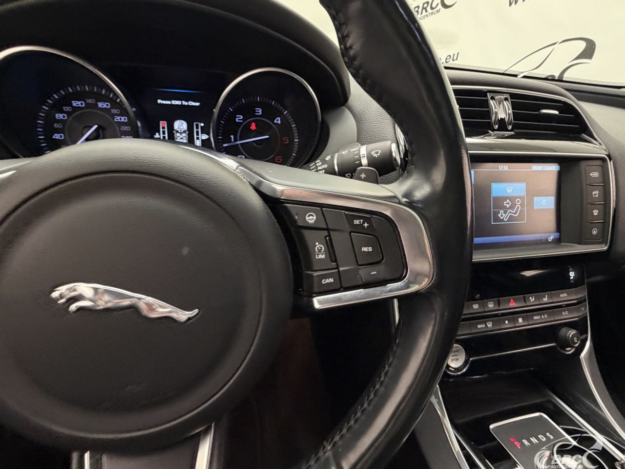 Jaguar XE | 31