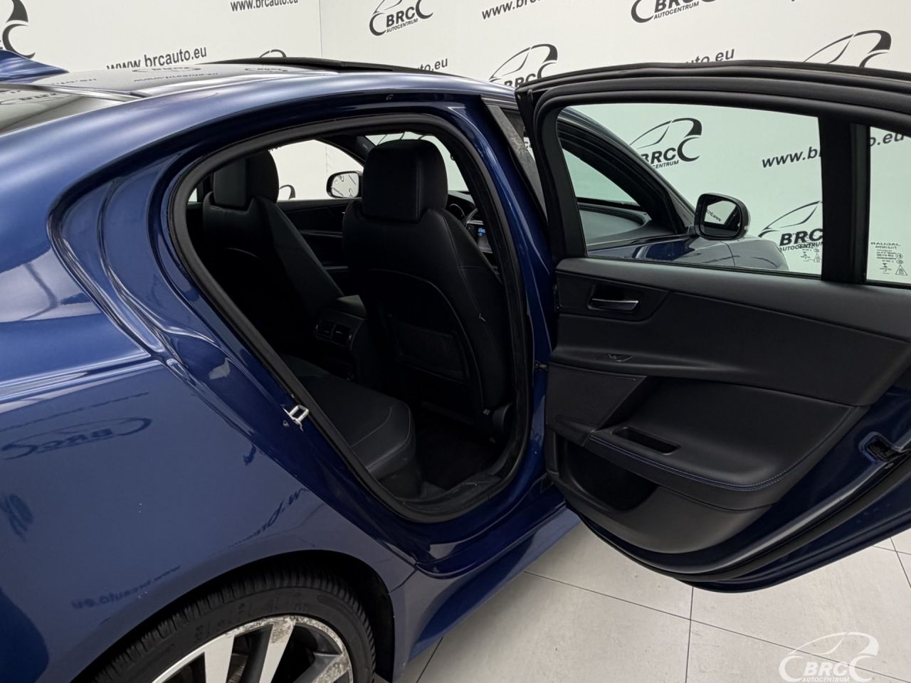 Jaguar XE | 13