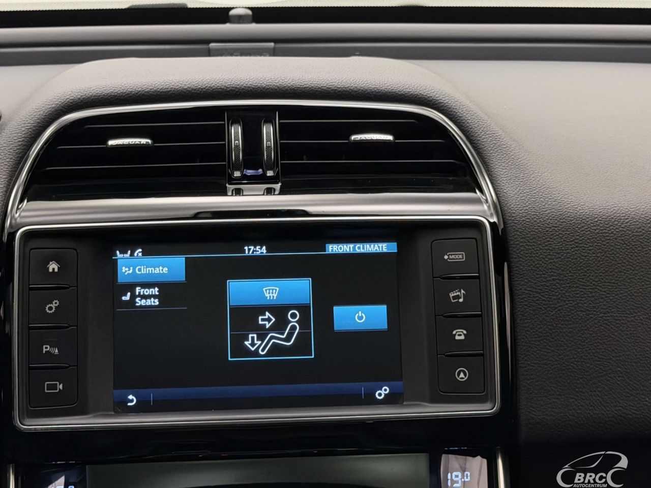 Jaguar XE | 16