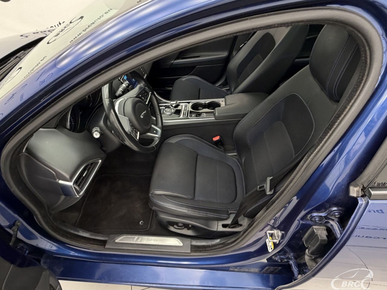 Jaguar XE | 22