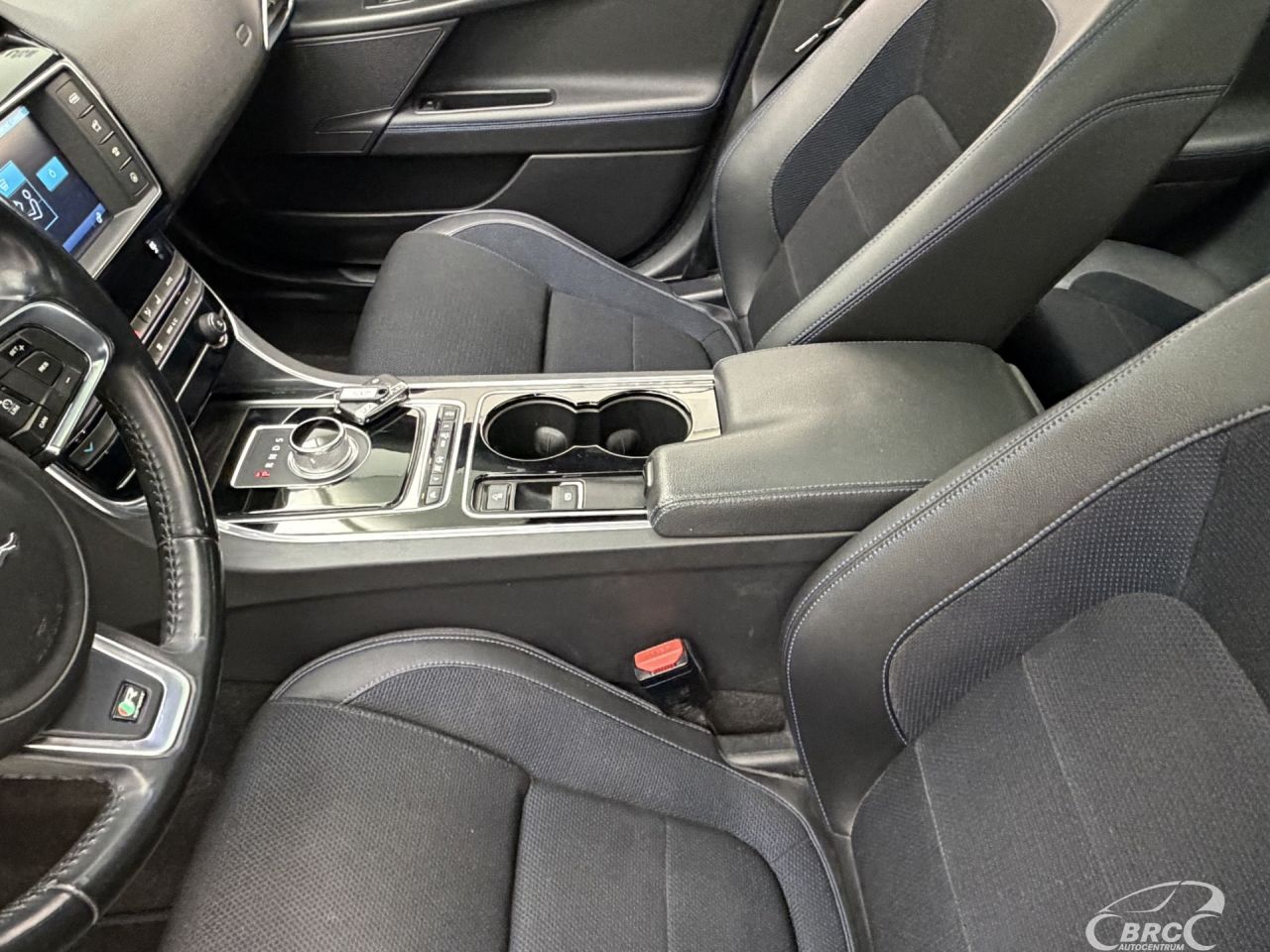 Jaguar XE | 25