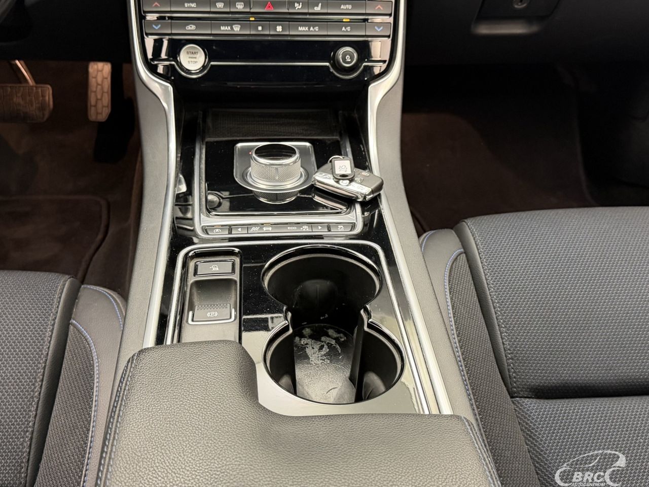 Jaguar XE | 18