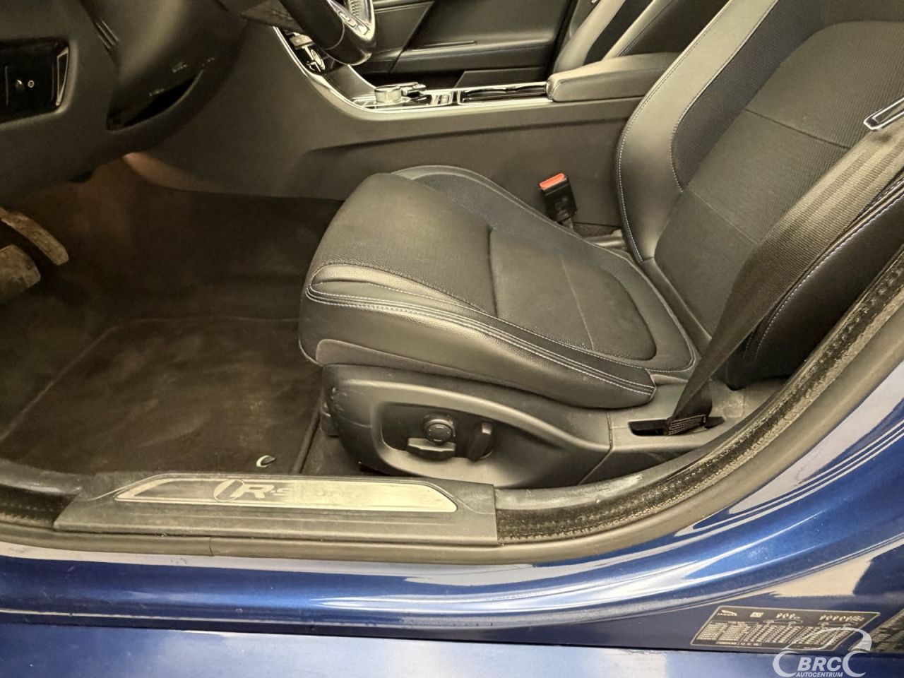 Jaguar XE | 24