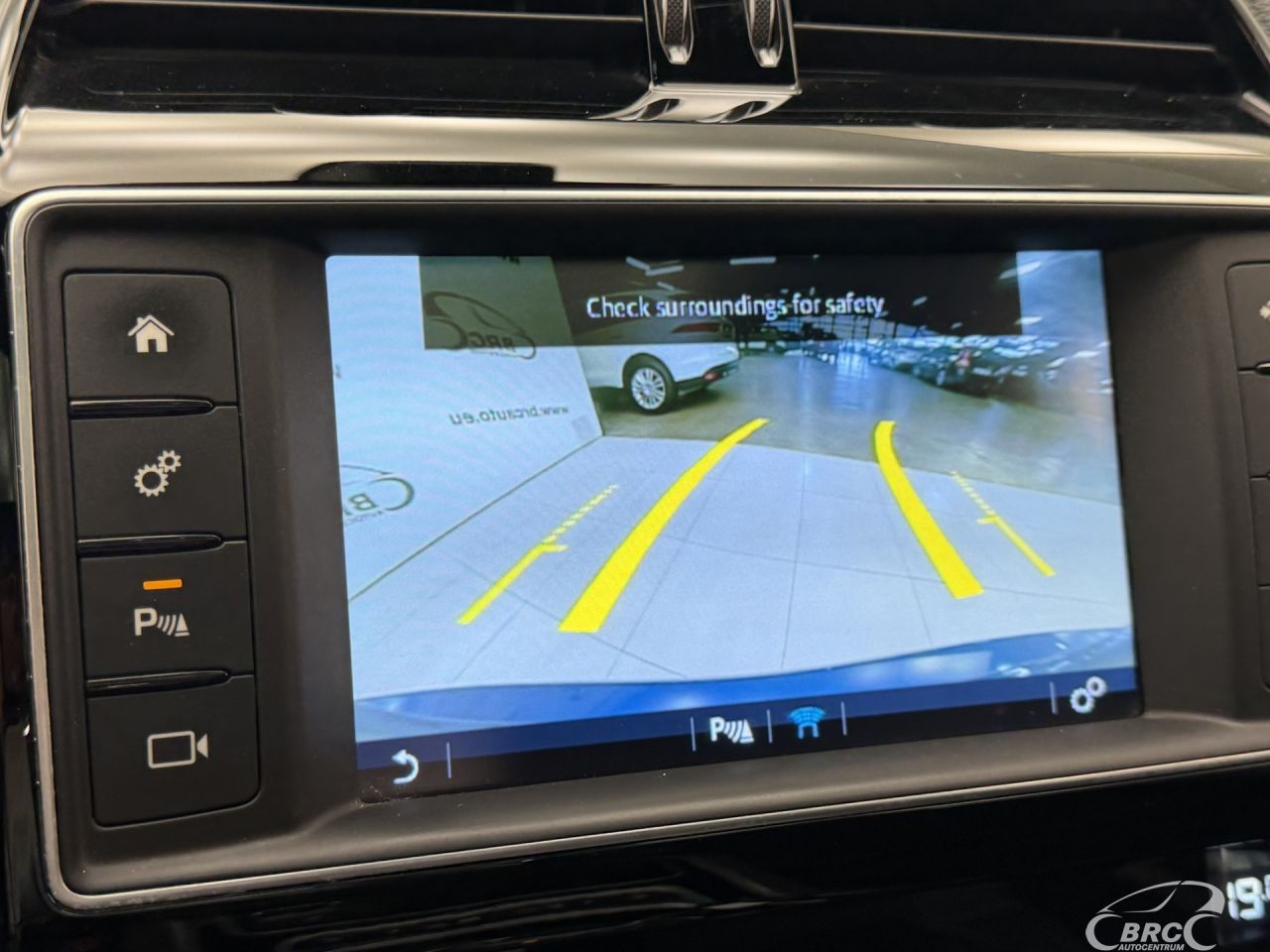 Jaguar XE | 37