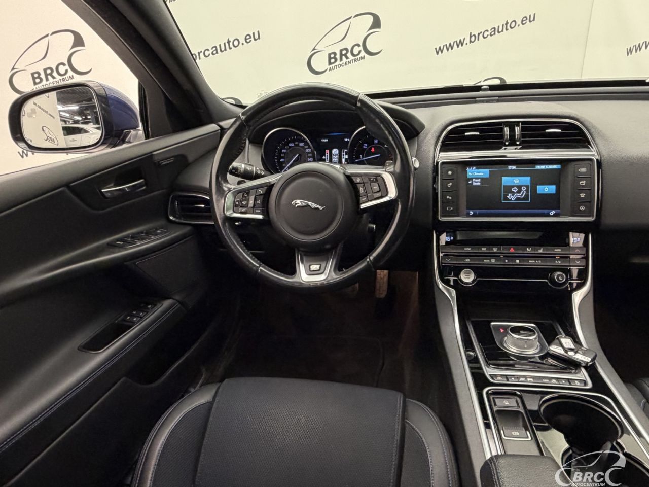 Jaguar XE | 14