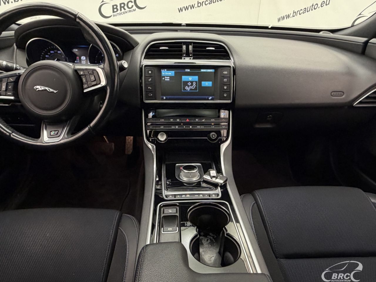 Jaguar XE | 15