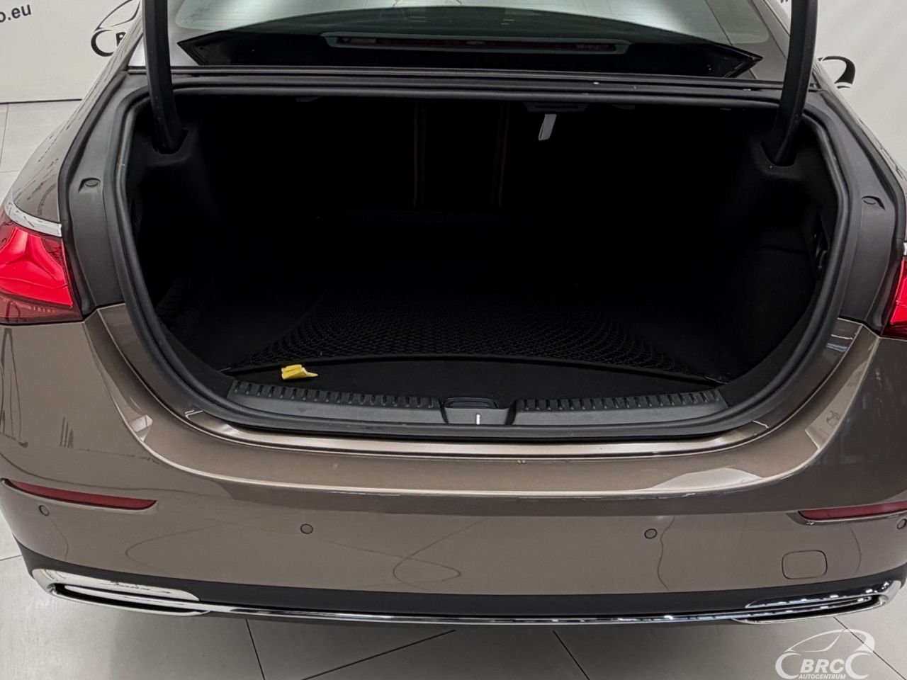 Mercedes-Benz E200 | 46
