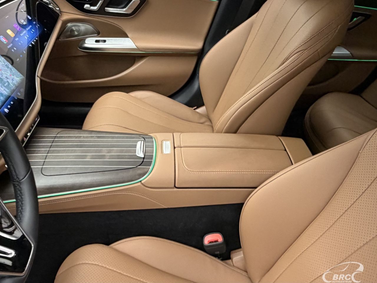 Mercedes-Benz E200 | 26