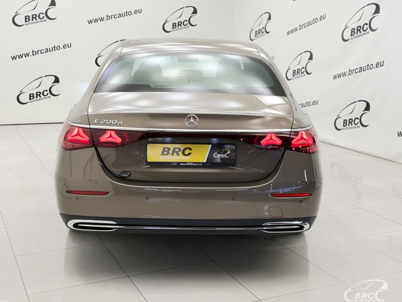 Mercedes-Benz E200 | 51