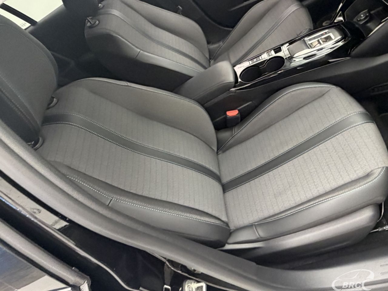 Peugeot 208 | 4