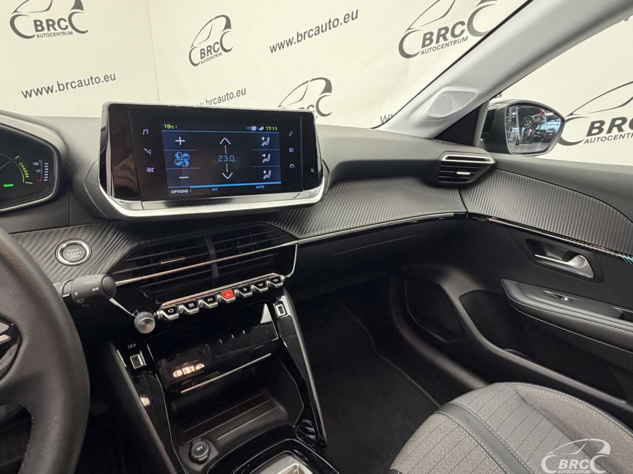 Peugeot 208 | 24