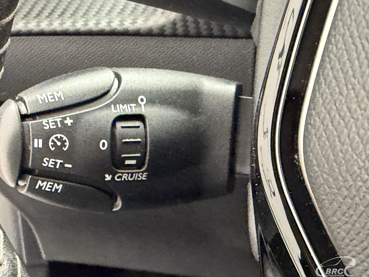 Peugeot 208 | 37