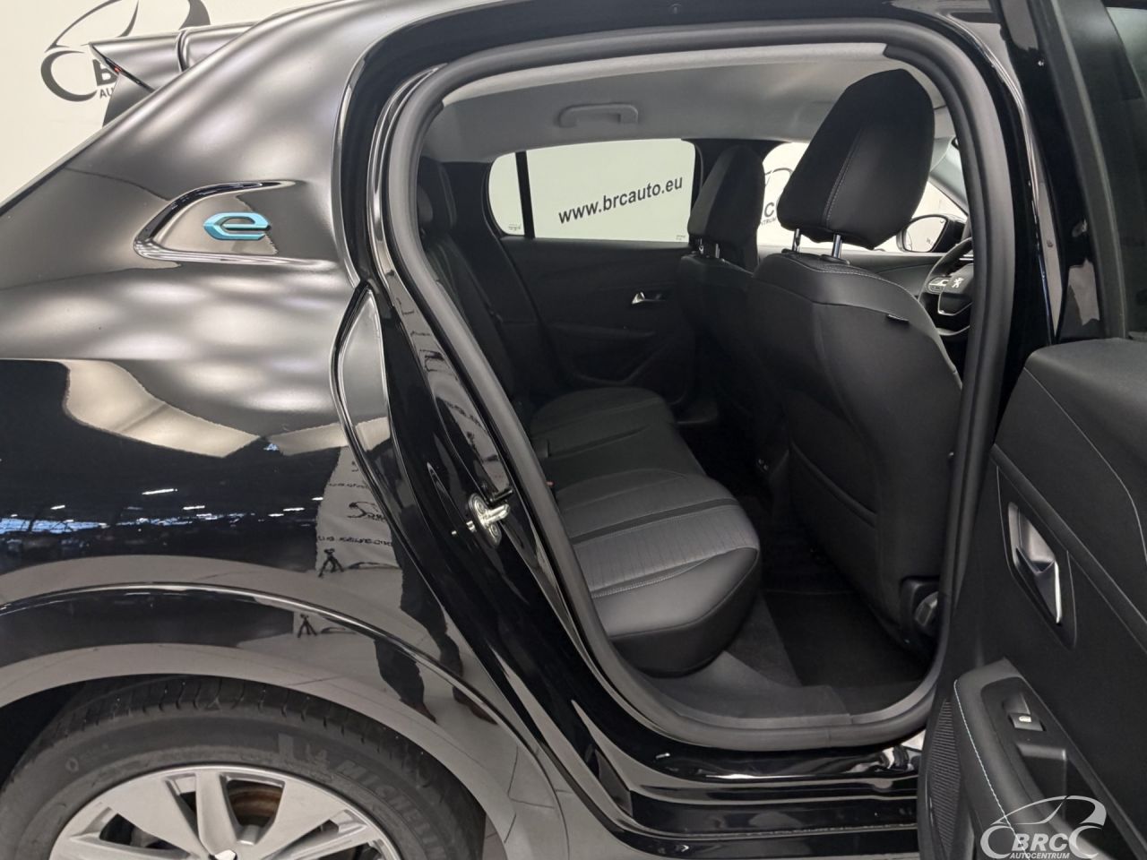 Peugeot 208 | 8