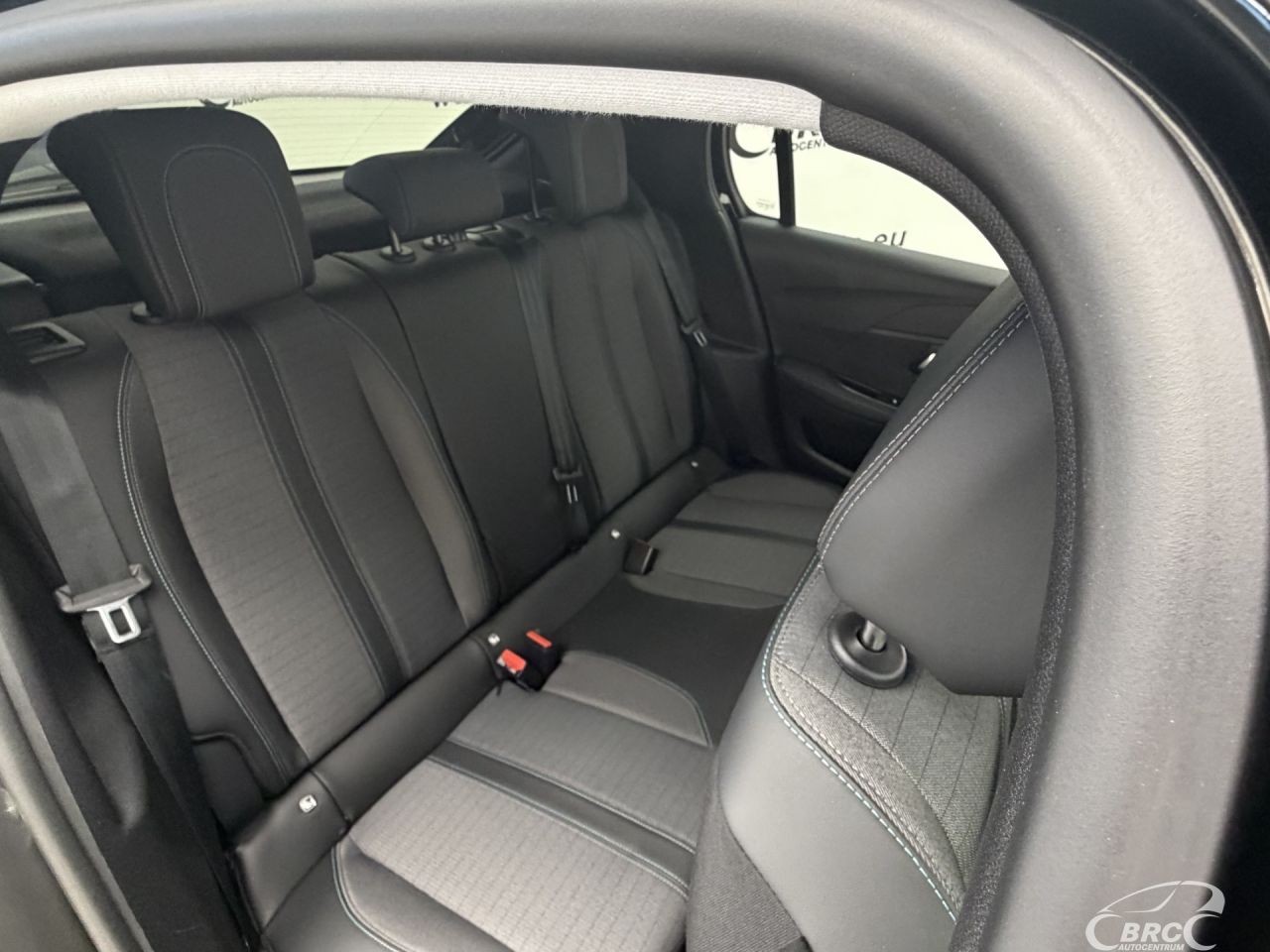 Peugeot 208 | 10
