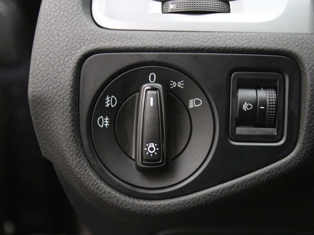 Volkswagen Golf | 25