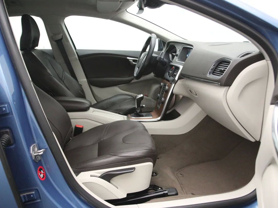 Volvo V40 | 13