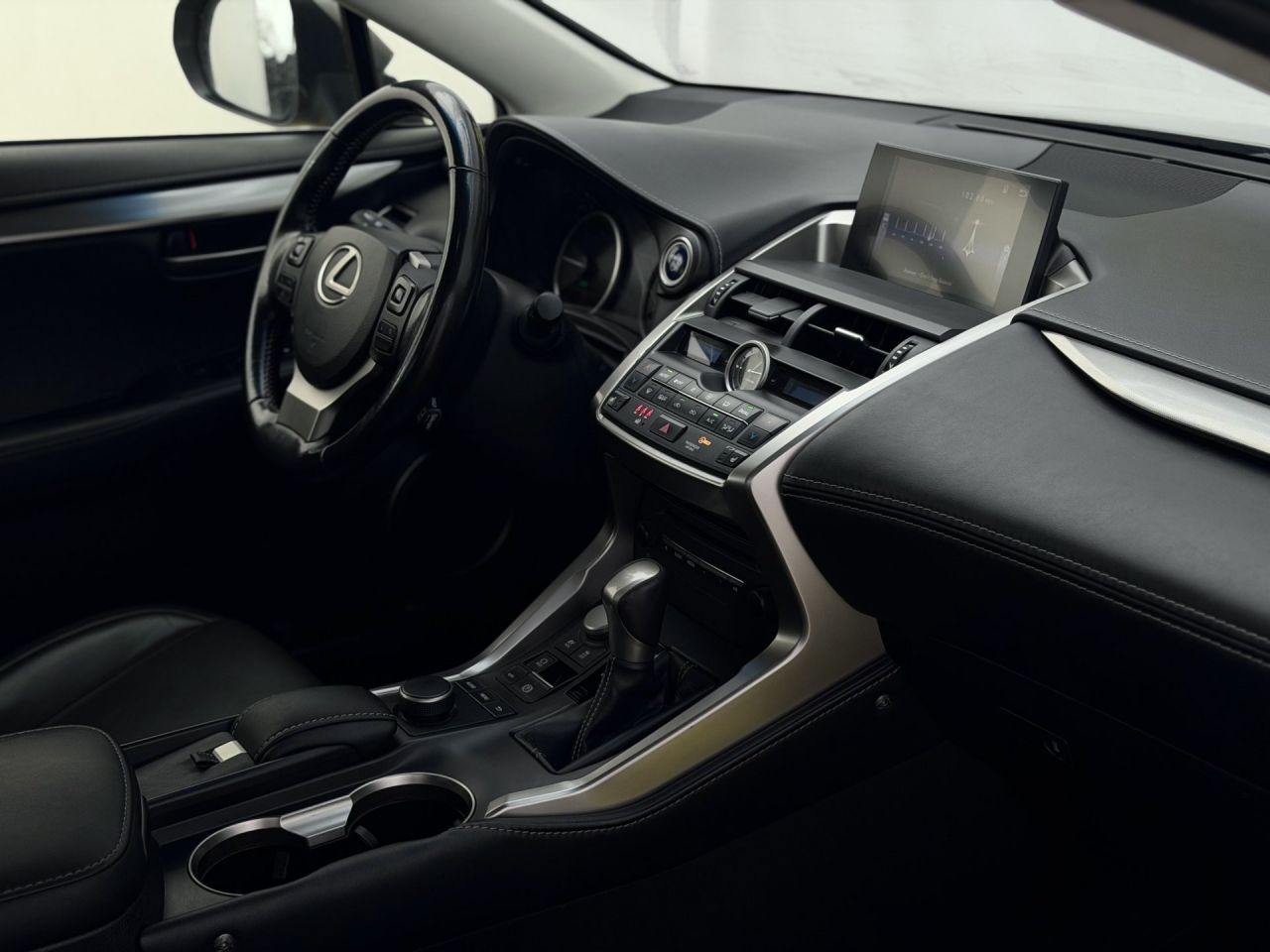 Lexus NX 300h | 14