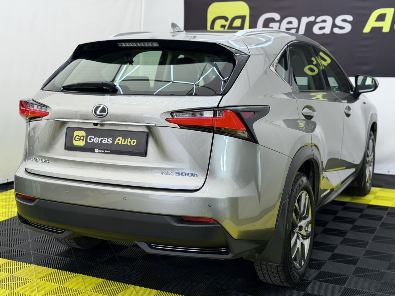 Lexus NX 300h | 3