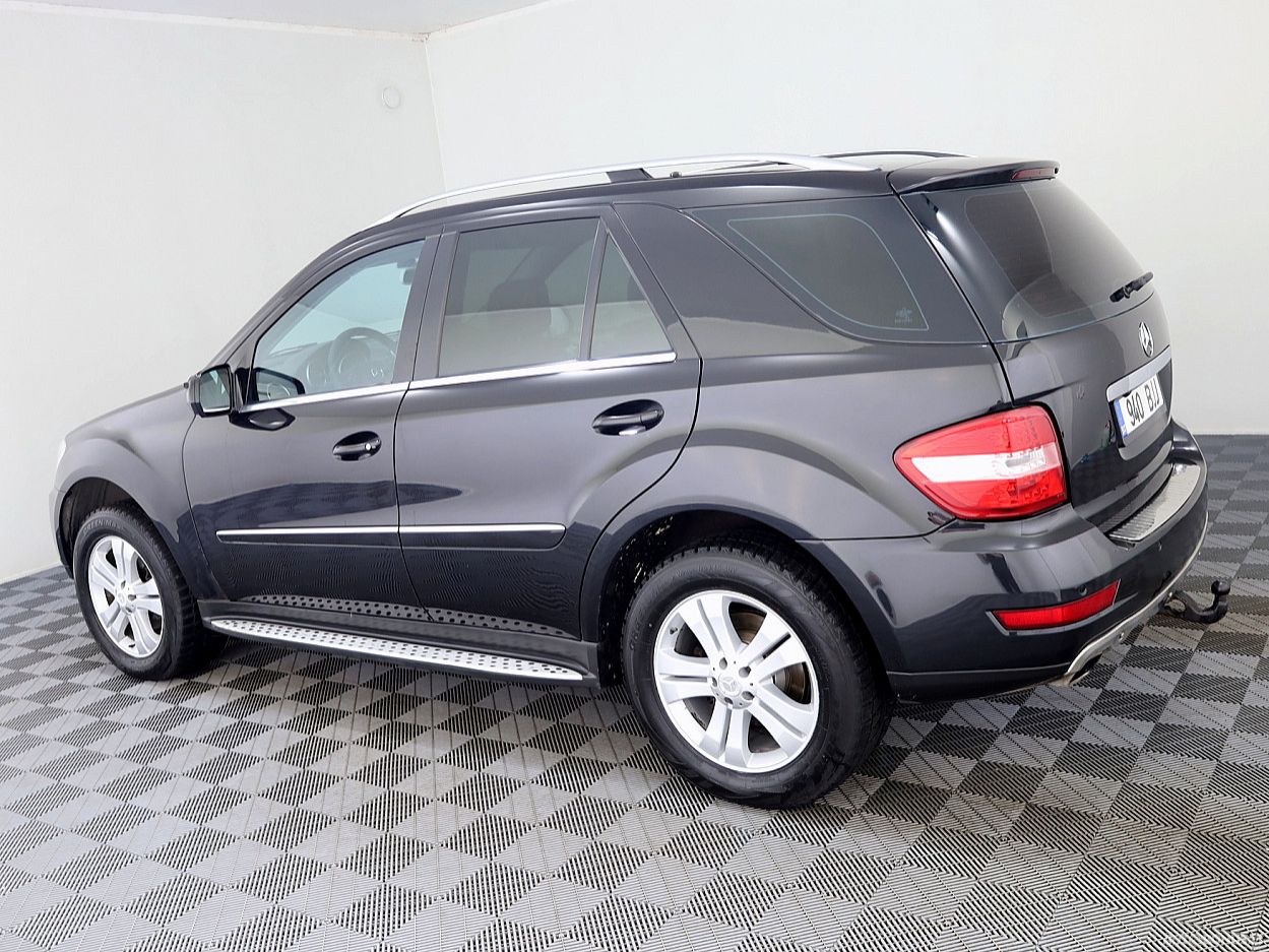 Mercedes-Benz ML300 | 3