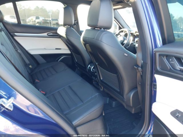 Alfa Romeo Stelvio | 7