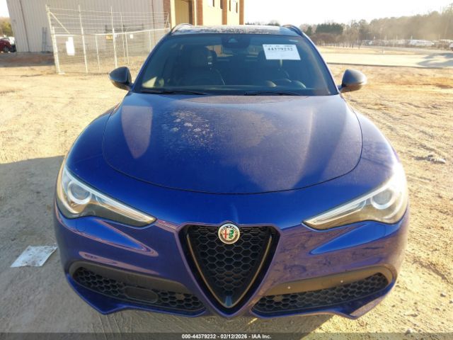 Alfa Romeo Stelvio | 11