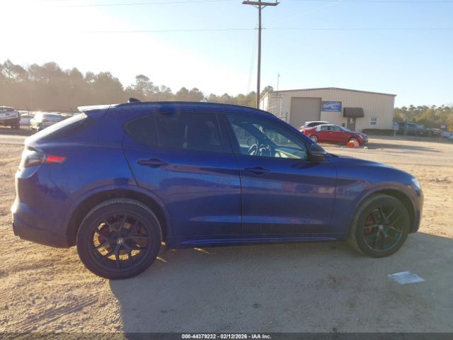 Alfa Romeo Stelvio | 12