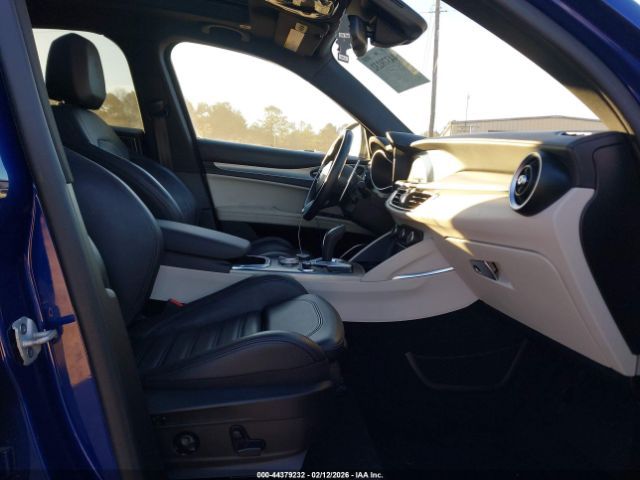 Alfa Romeo Stelvio | 4