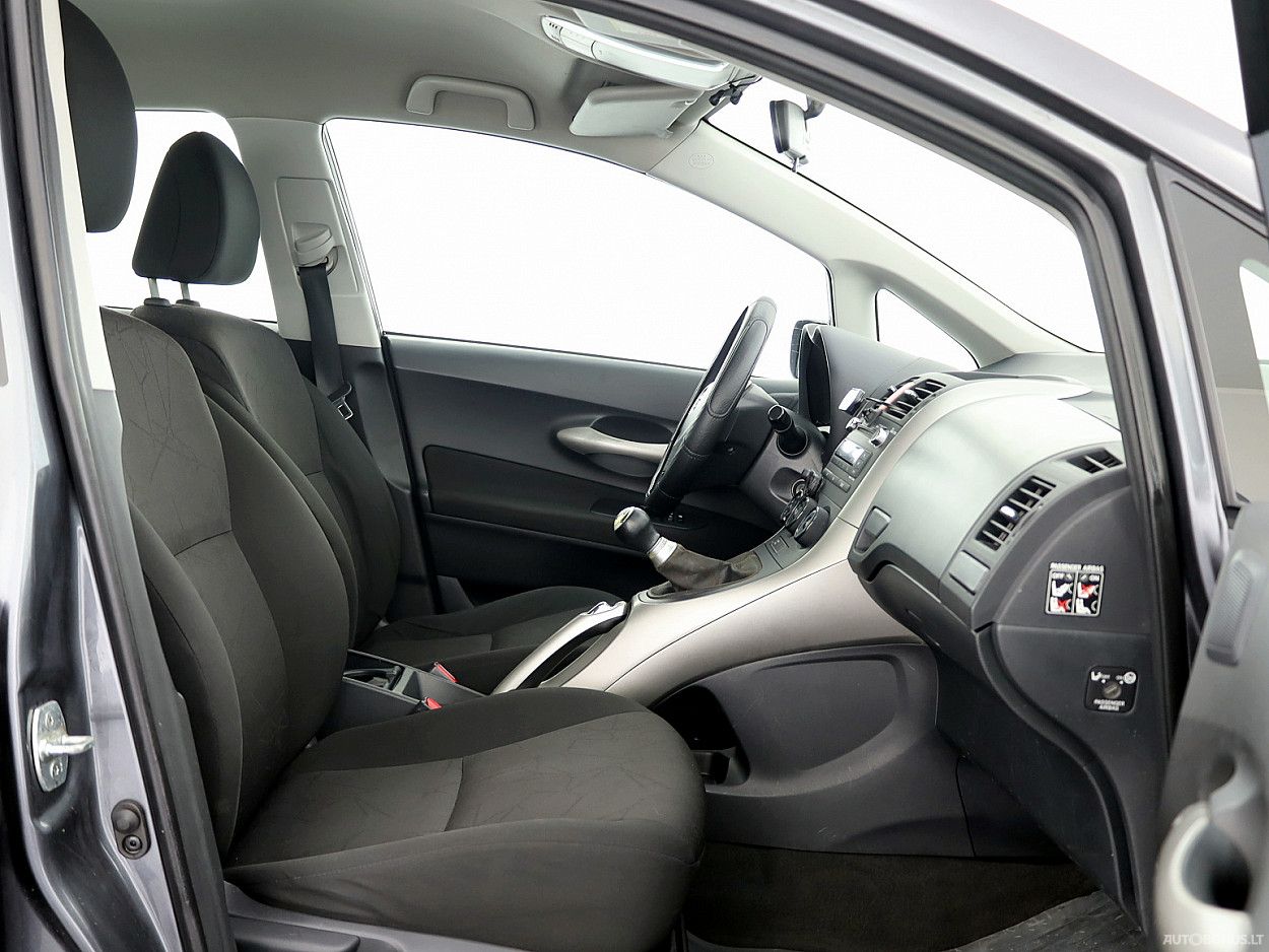 Toyota Auris | 5