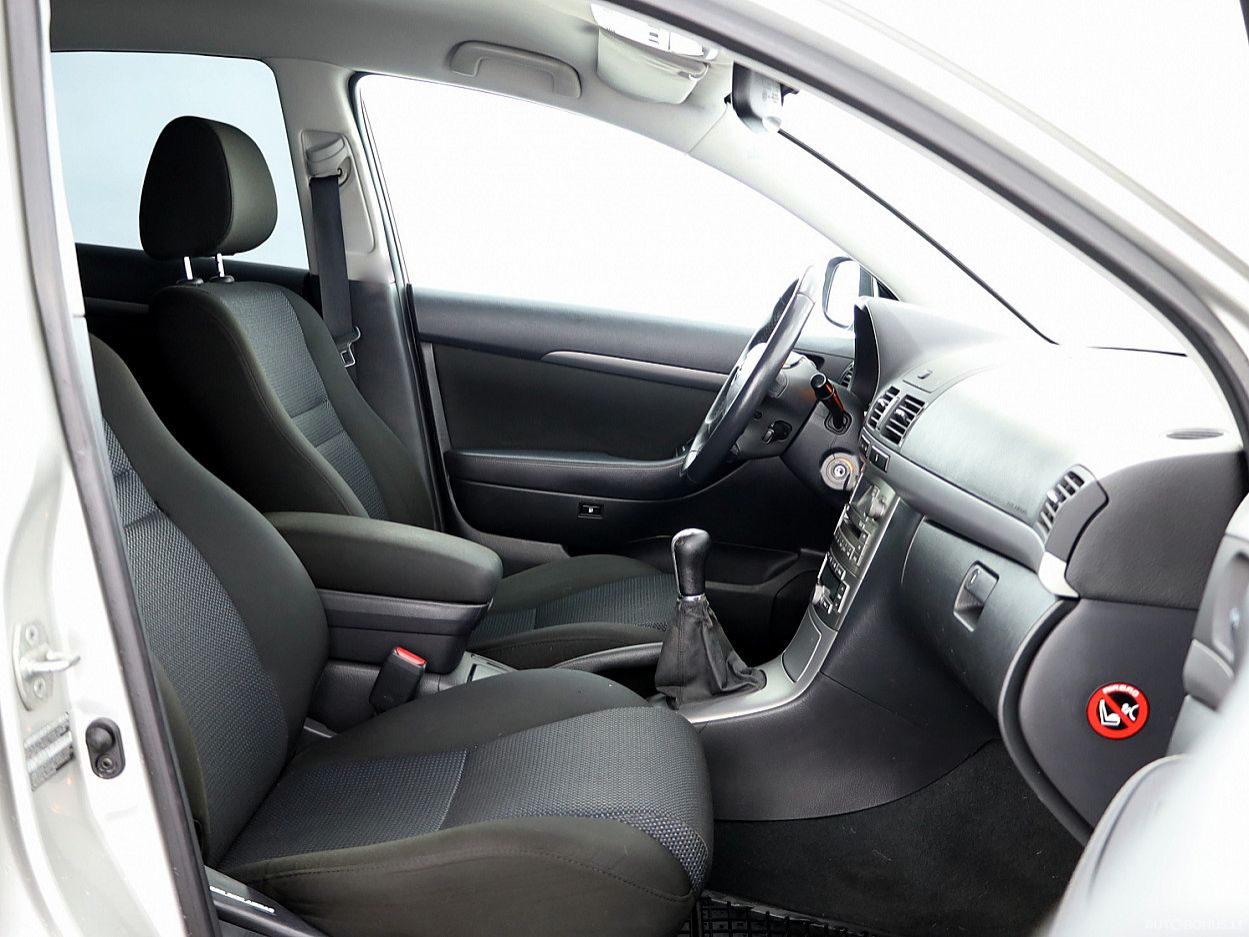 Toyota Avensis | 5