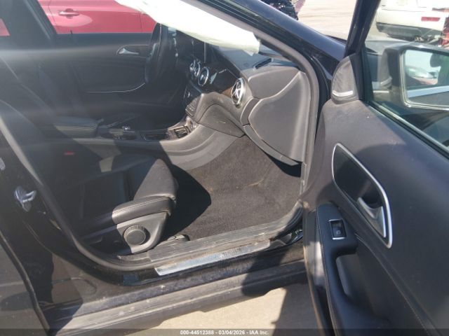Mercedes-Benz GLA250 | 4