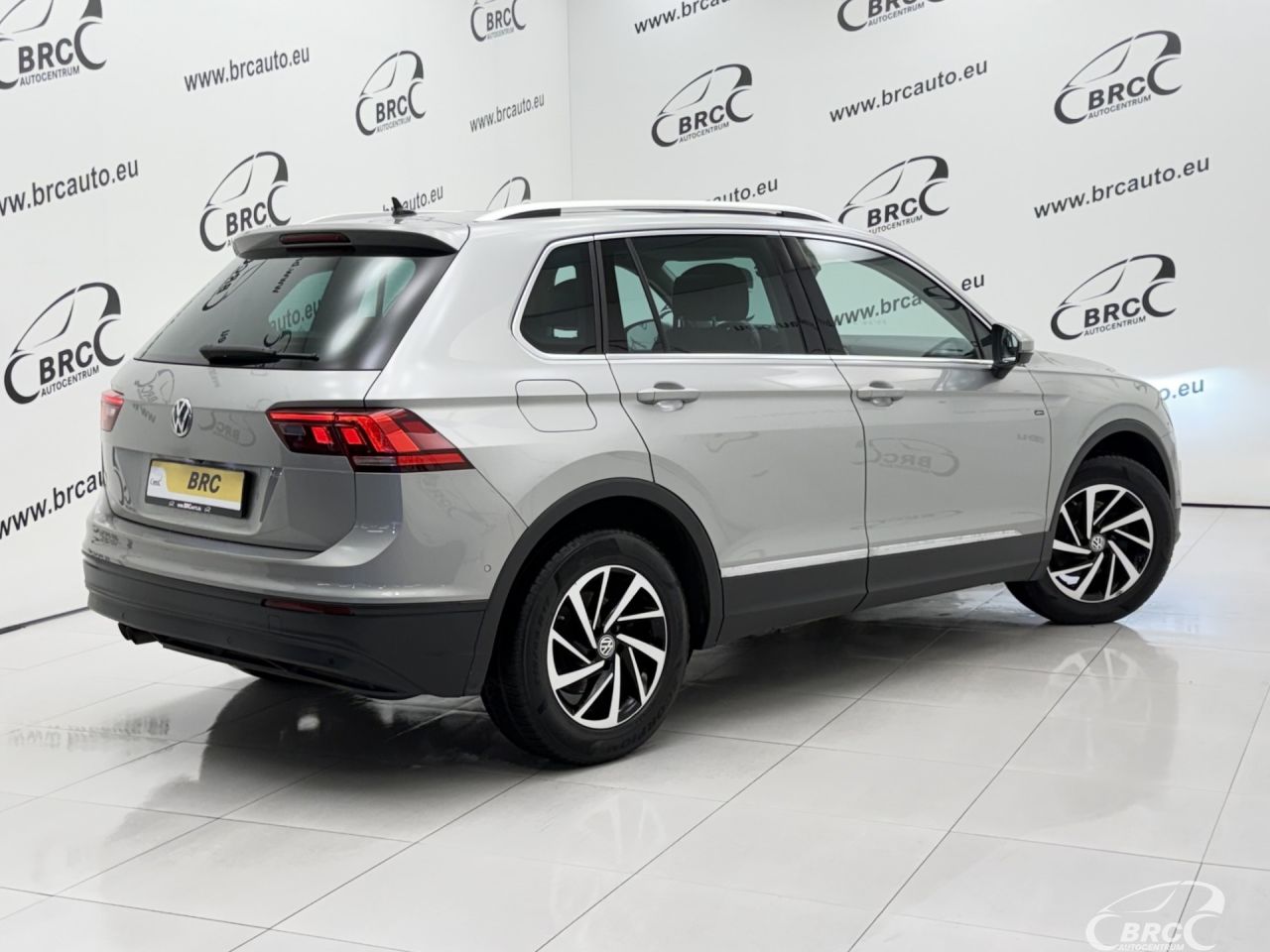 Volkswagen Tiguan | 1