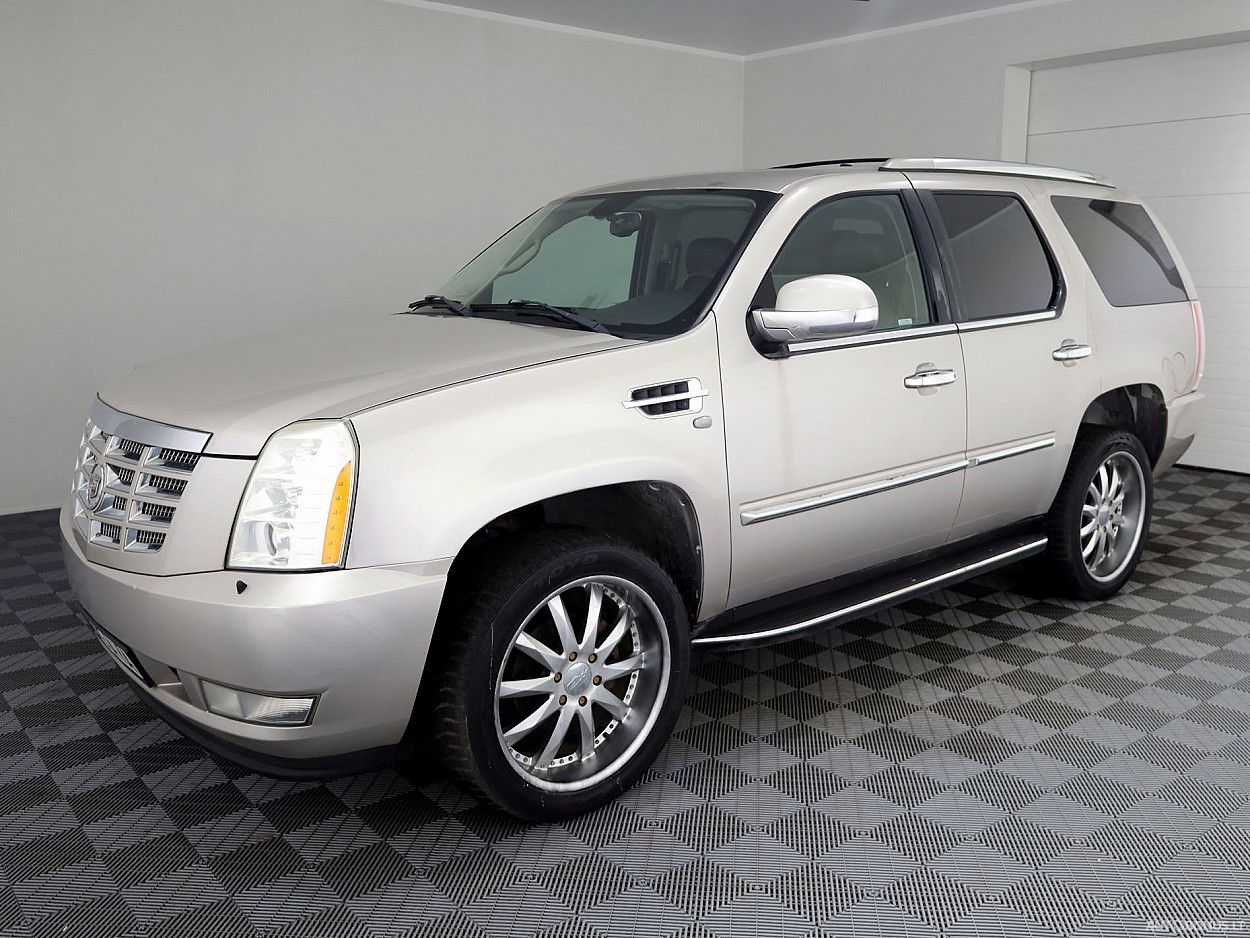 Cadillac Escalade | 1