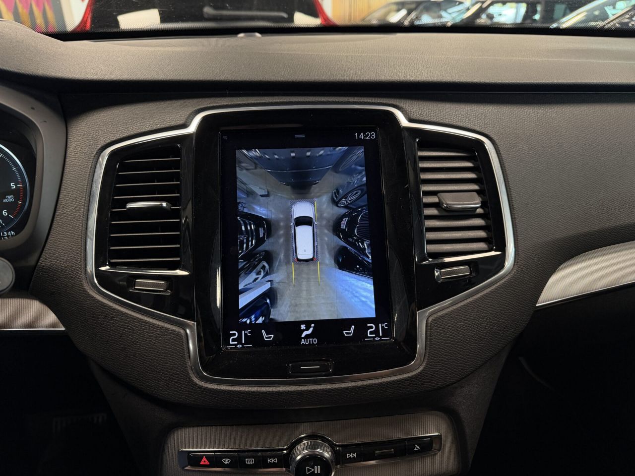 Volvo XC90 | 4