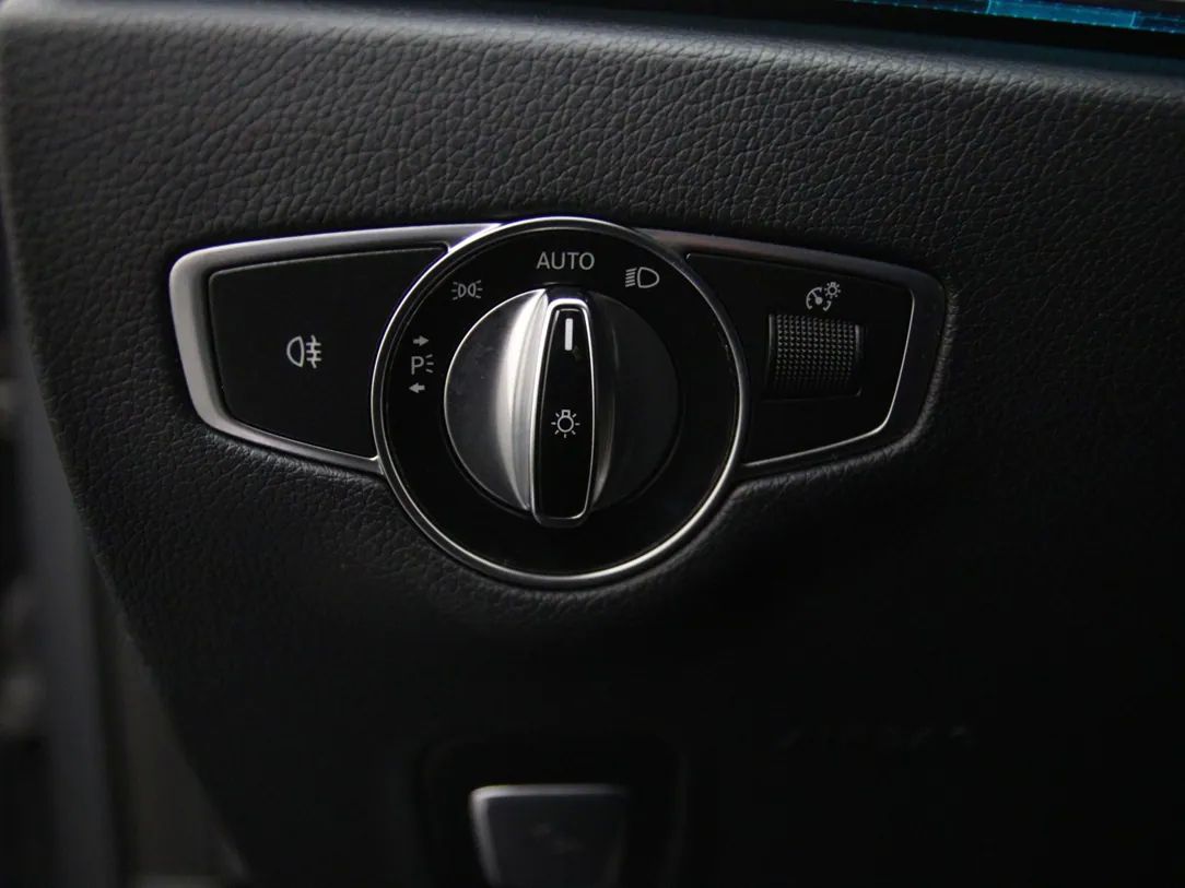 Mercedes-Benz E220 | 26
