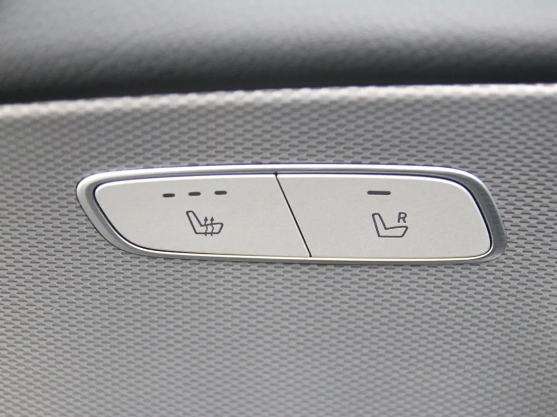 Mercedes-Benz E220 | 33