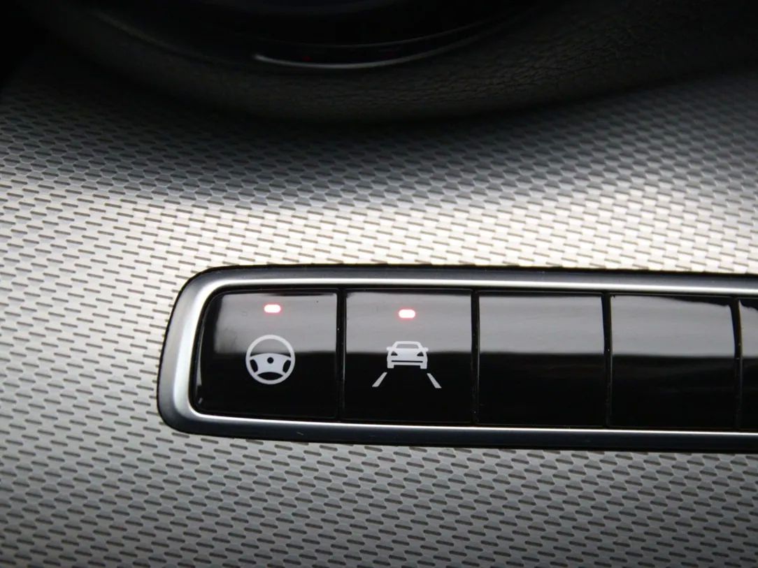 Mercedes-Benz E220 | 30