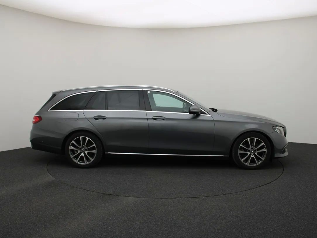 Mercedes-Benz E220 | 8